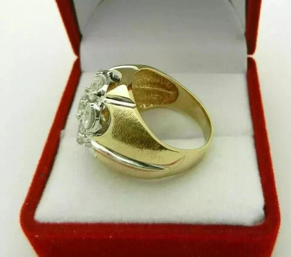 Banda de compromiso redonda de 3 quilates VVS1 moissanita real enchapada en oro amarillo de 14 k para hombre Foto 3 de 4