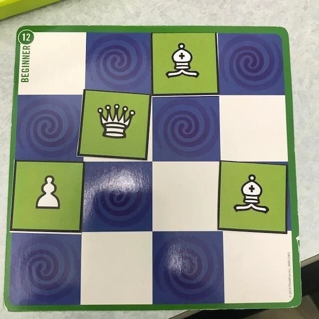 RARE 2010 THINKFUN SOLITAIRE CHESS LOGIC GAME COMPLETE Portable HTF - Image 2 of 4