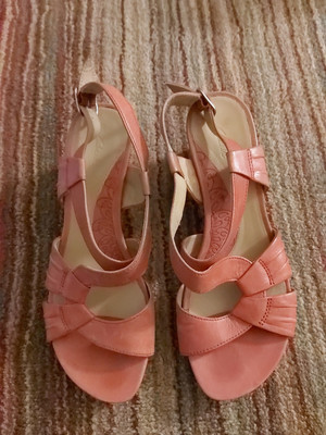 CLARKS RED LEATHER SIZE WEDGE HEEL SANDALS