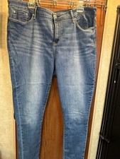 Signature by Levi Strauss  Co. Modern Skinny Crop Jeans