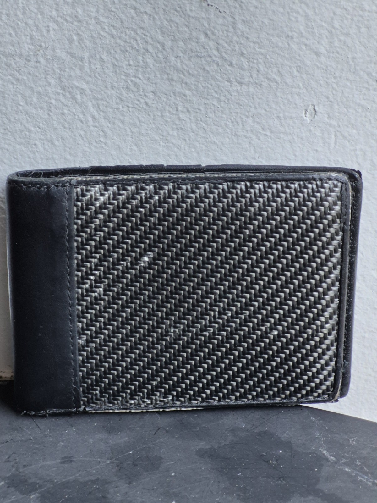 Tumi Silver Black Leather Carbon Fiber Bifold Card Holder Men's Wallet image 2