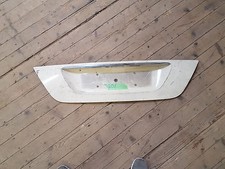 *2 20 Mercedes W211 Limousine Heckklappenblende A2117500237 *2 20 Mercedes W211 Limousine Heckklappenblende A2117500237