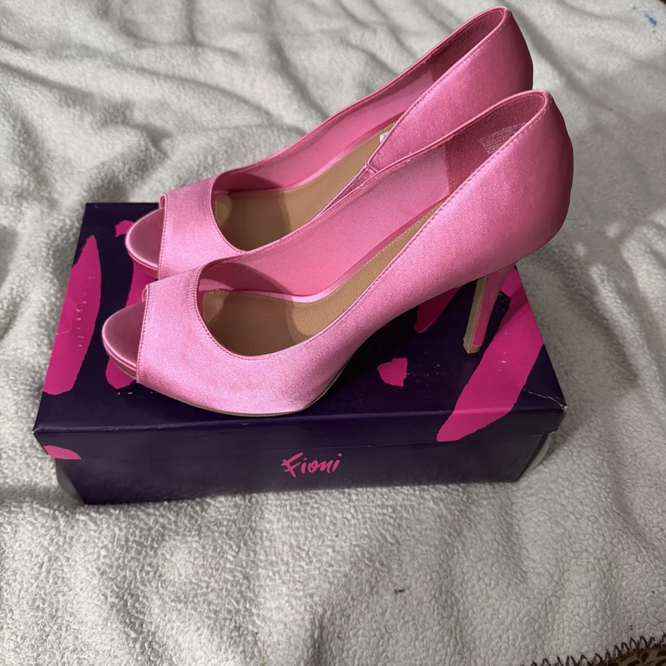 Zapatos de tacón Fioni para mujer devotos rosa satinado punta abierta 12 medianos Foto 4 de 4