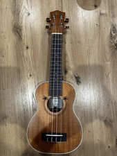 Donner Ukulele With Gig Bag, 3 Picks, Strap, Cleaning Cloth, Extra Strings