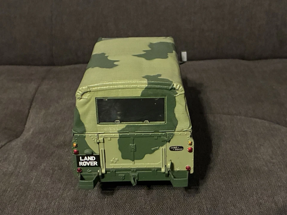 LAND ROVER DEFENDER 110, Kaki, 1985, U.H, 1/18. TB état, BIEN LIRE L’ANNONCE - Photo 4/4