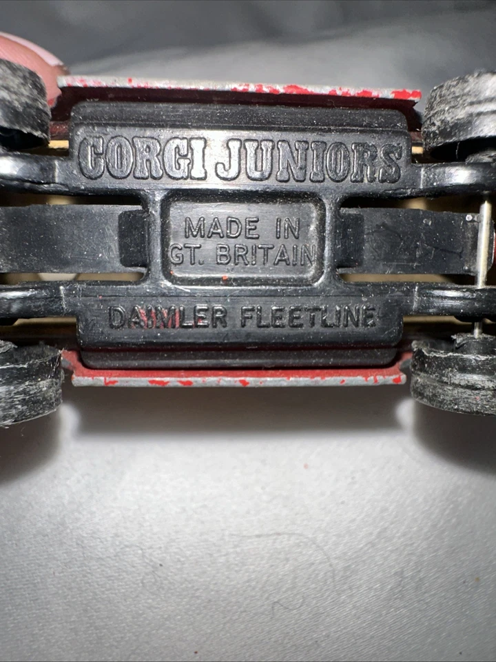 VTG CORGI JUNIOR Coca Cola DAIMLER FLEETLINE BUS DIE CAST DOUBLE DECKER BRITAIN - Image 4 of 4