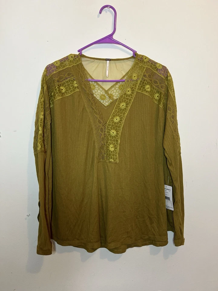 Top Free People Nuevo con Etiquetas Lola Borde de Encaje Cuello en V en Amarillo Alquimia Talla S Manga Larga