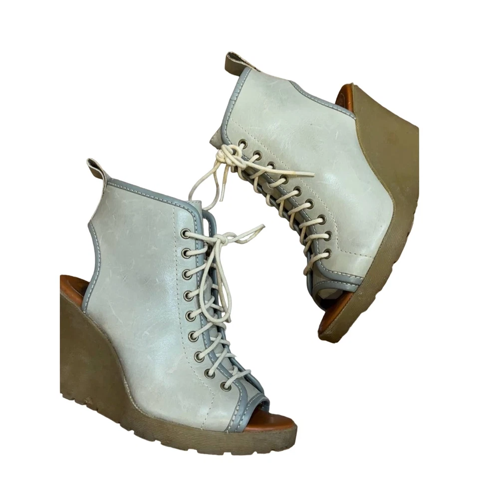 Sandalias de cuña Dr. Martens Sabrina con cordones grises para mujer 5 peep toe punk chic Foto 2 de 4