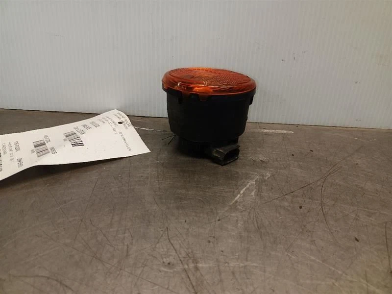 *Desteñida* Luz de estacionamiento/esquina izquierda del conductor de un Jeep Wrangler 9340395 2010 Foto 2 de 4