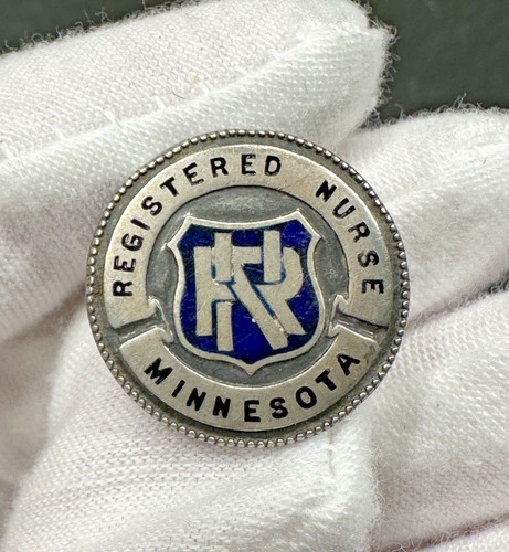 VINTAGE REGISTERED NURSE MINNESOTA NUMBERED 7626 PIN N602