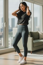 Spanx Women  s Green Leggings Size XL Cropped