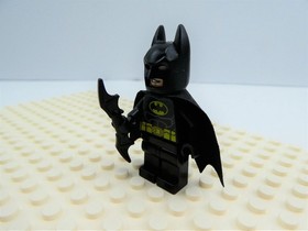 Lego BATMAN Black Suit Yellow Belt Crest Super Heroes Minifigure 76011 (sh016a)
