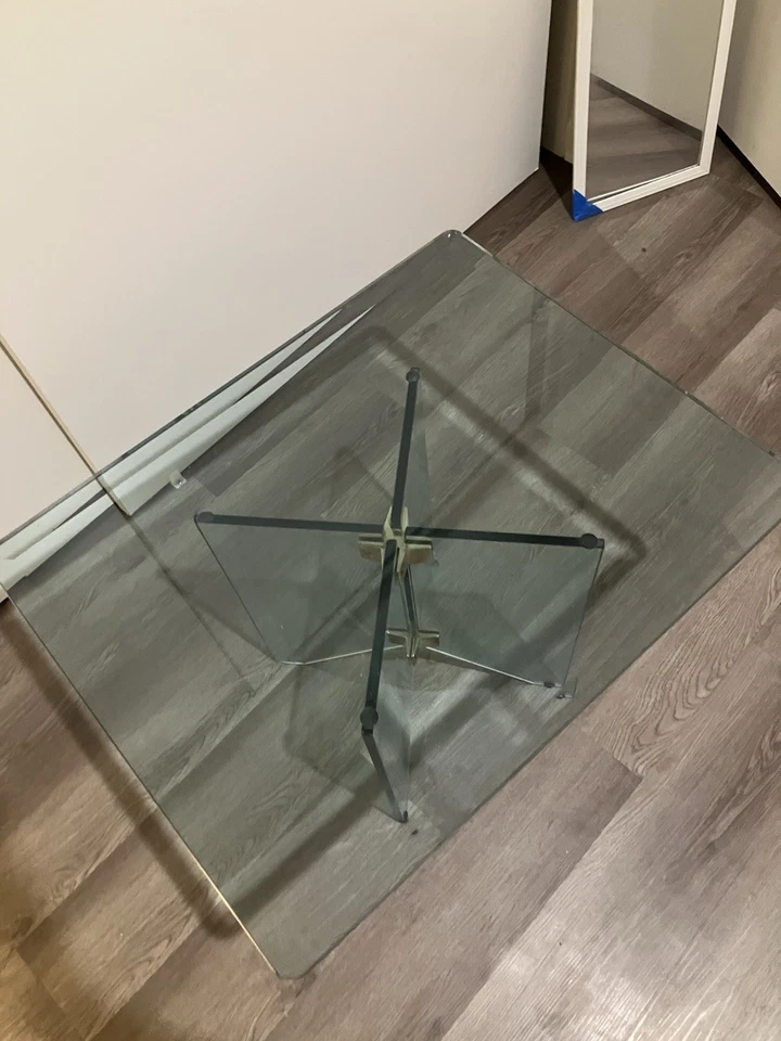 Mesa lateral Chic Brand Pace Collection latão e vidro - Imagem 4 de 4