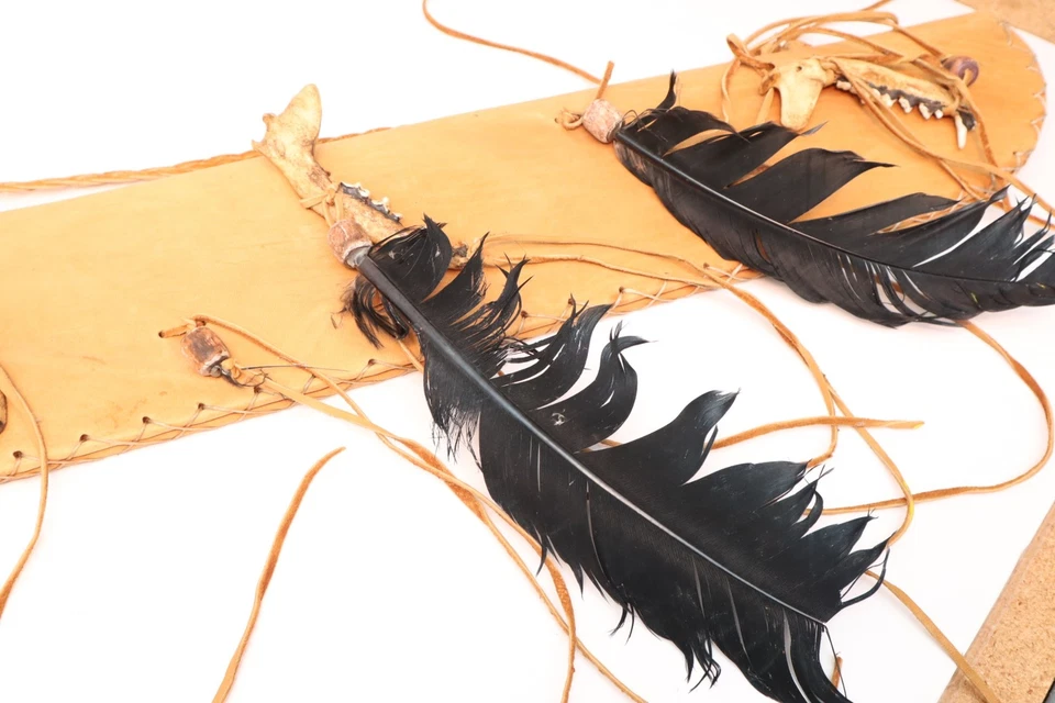 Carcaj de cuero indio sioux nativo americano vintage con flechas para un arco Foto 3 de 4