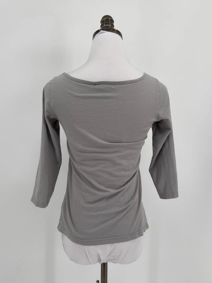 Top Betsey Johnson Mujer Gris Tejido Lentejuelas Calavera Manga 3/4 Talla S Foto 3 de 4