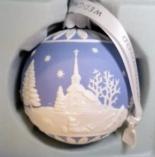WEDGWOOD Blue Christmas Winter Country ornament 2017 #40024129 In Box