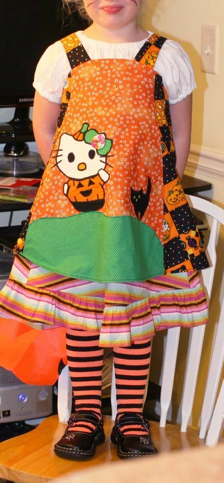HELLO KITTY HALLOWEEN DRESS GIRLS (3 to 6) Renaissance Angel Boutique Dress Foto 3 de 4