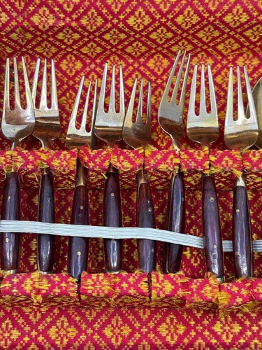Vintage 19-teiliges Messing braun Holz Dessert Besteck Set in Holzkiste aus Asien - Bild 2 von 13