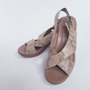 dansko jacinda sandal