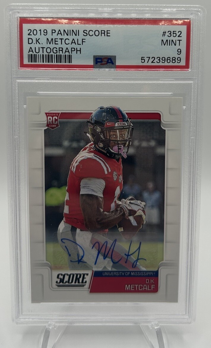 2019 Score - Rookies Signatures #352 DK Metcalf (AU, RC) PSA 9