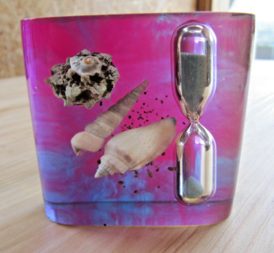 Vintage Retro Stundenglas Eieruhr, Muscheln in lila Plexiglas Resign 