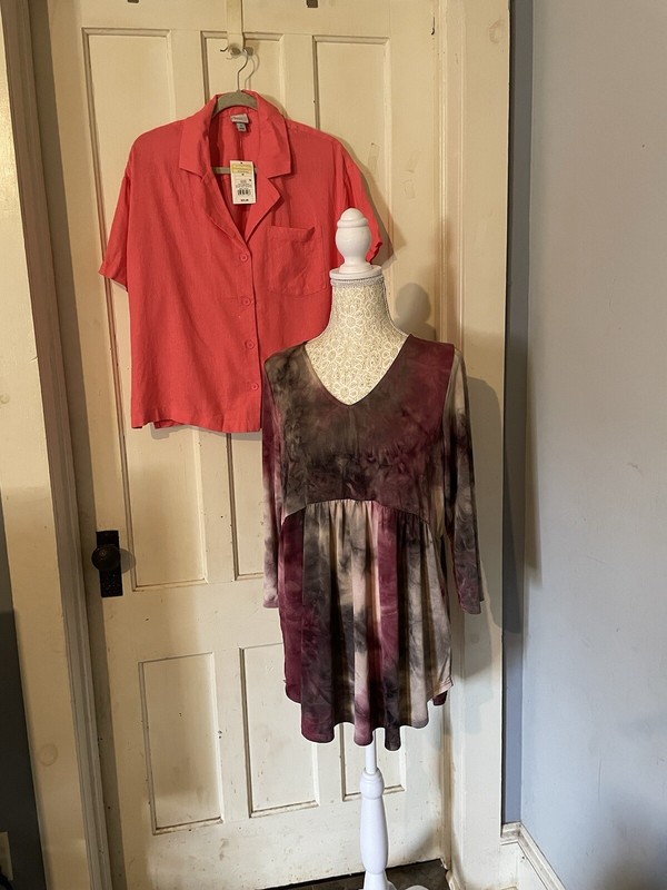 Lot Of 2 Womens Tops Size Medium. A New Day, Honeyme