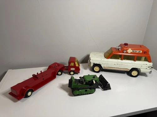 VINTAGE TONKA METAL VEHICLE LOT Rescue Wagoneer, Truck w/ Trailer, Tractor