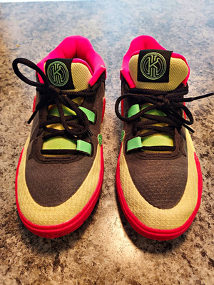 Nike Kyrie 8 GO Black Lemon Chiffon (GS) Basketball Shoes 4.5Y DQ8076-003