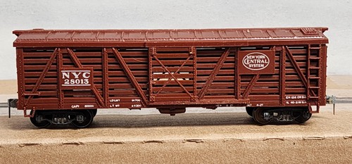 New York Central RR 40' madera stock car 28013 kadee metal ruedas Varney RTR | Zustand: Used