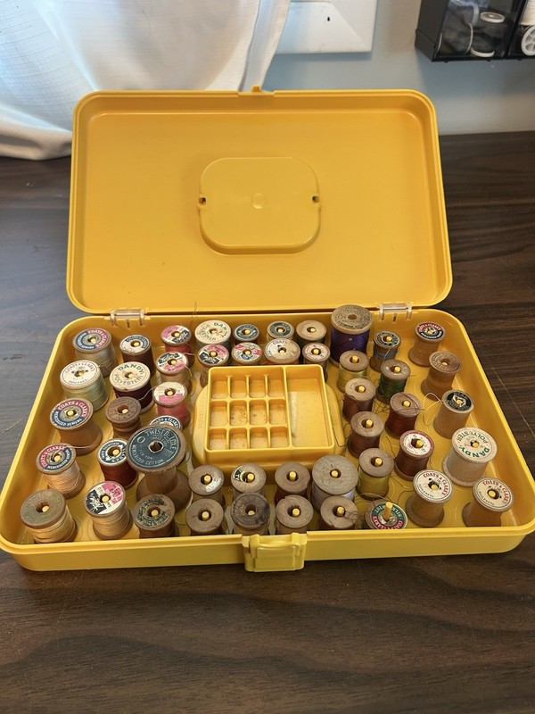 Coats & Clark Dandy Vintage Wooden Sewing Thread Spools Lot Yellow Plastic Case