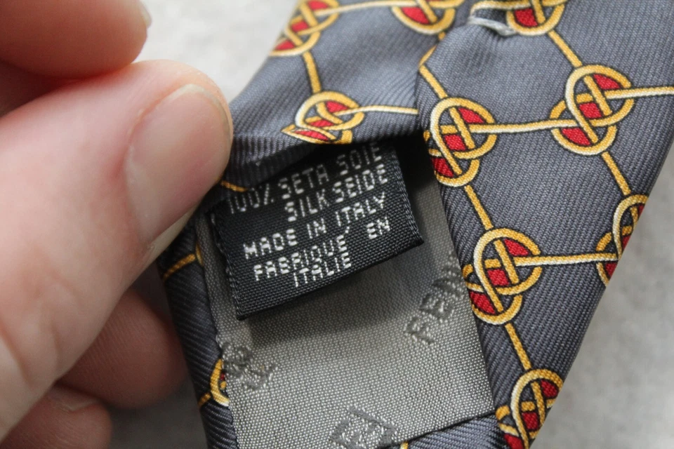 Corbata Fendi 100% seda hecha en Italia eslabón de cadena de lujo talla única 58" x 4" Foto 3 de 4