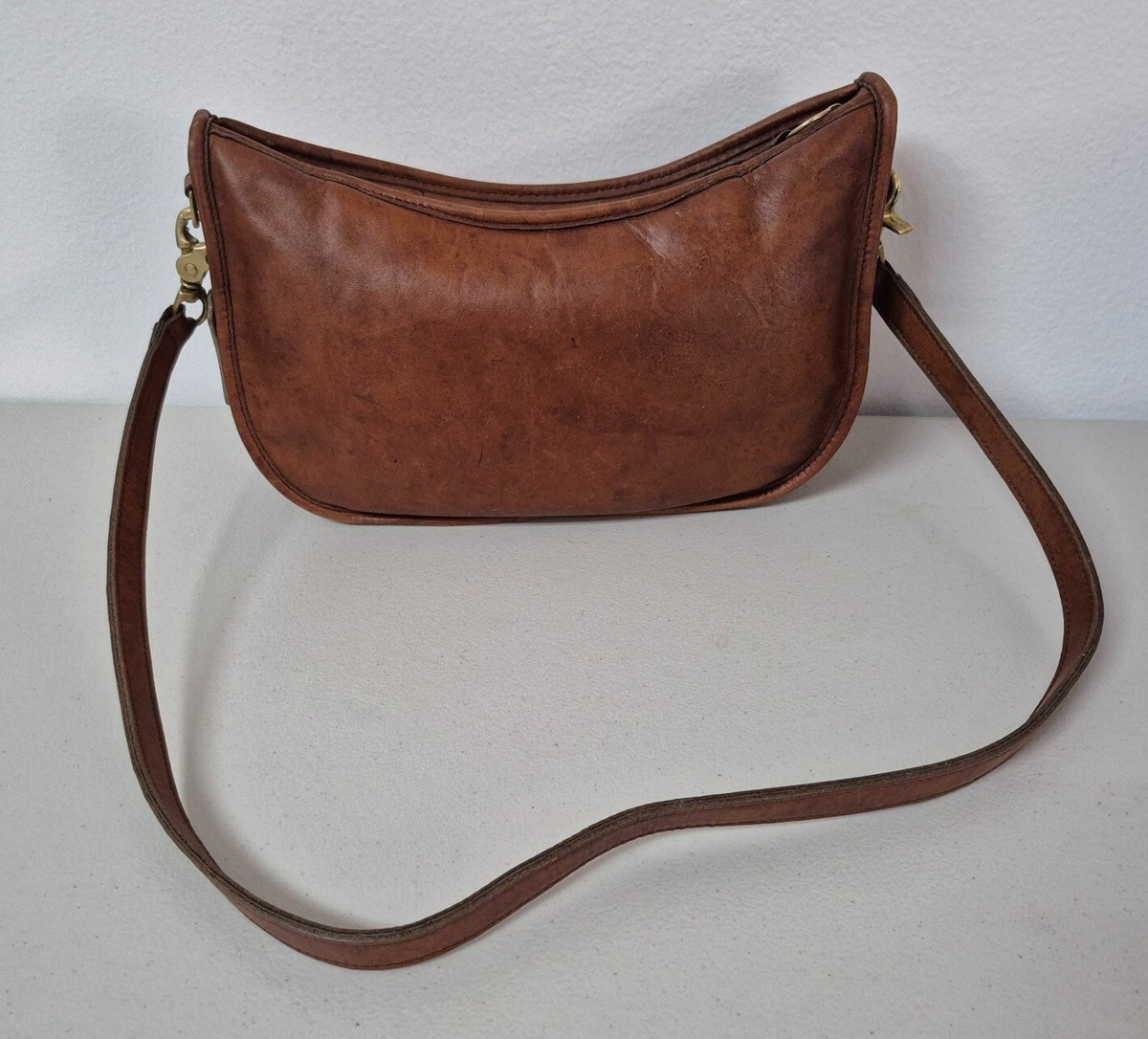 Vintage COACH #4040 Large Swinger Bag 1980s Glove Tanned Cocoa