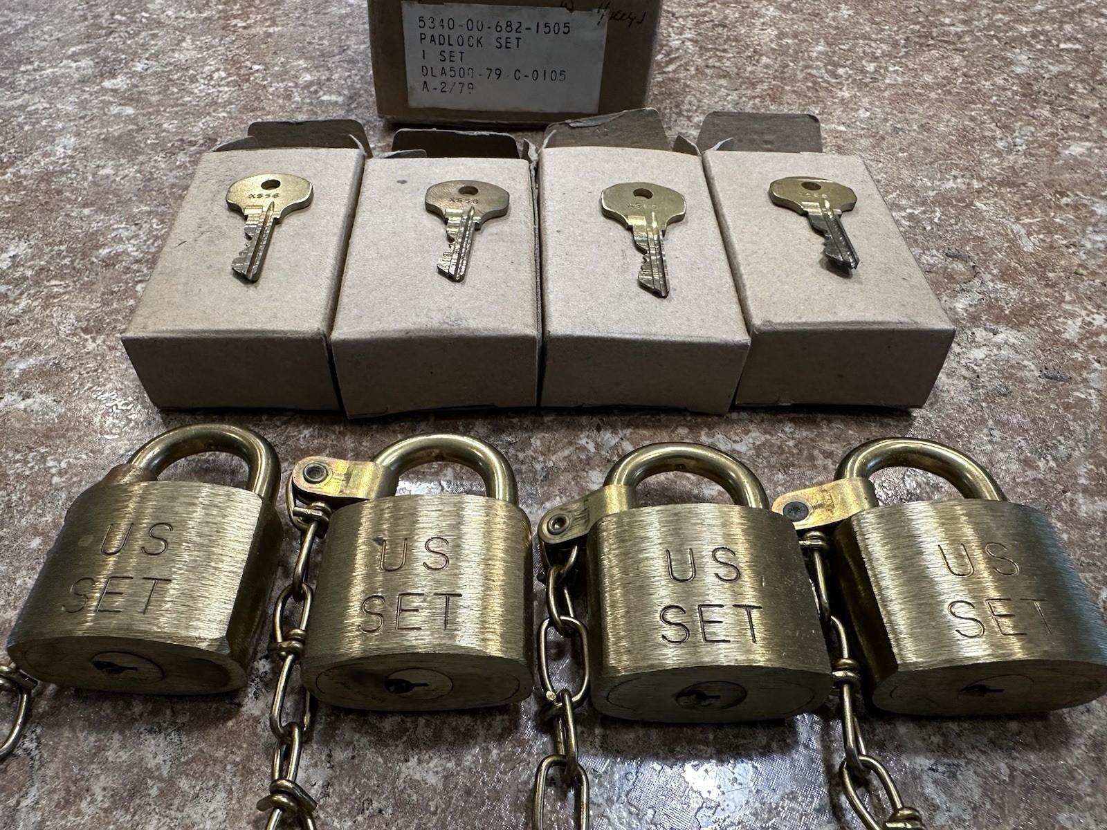 Rare NIB Lot Of 4 Keyed Waterbury Pad Locks Military Issued Solid Brass W/Chains