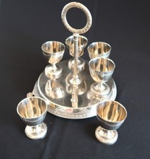 Eierpäsentation/Menage Set auf Löwenfüßen mit 6 Eierbechern