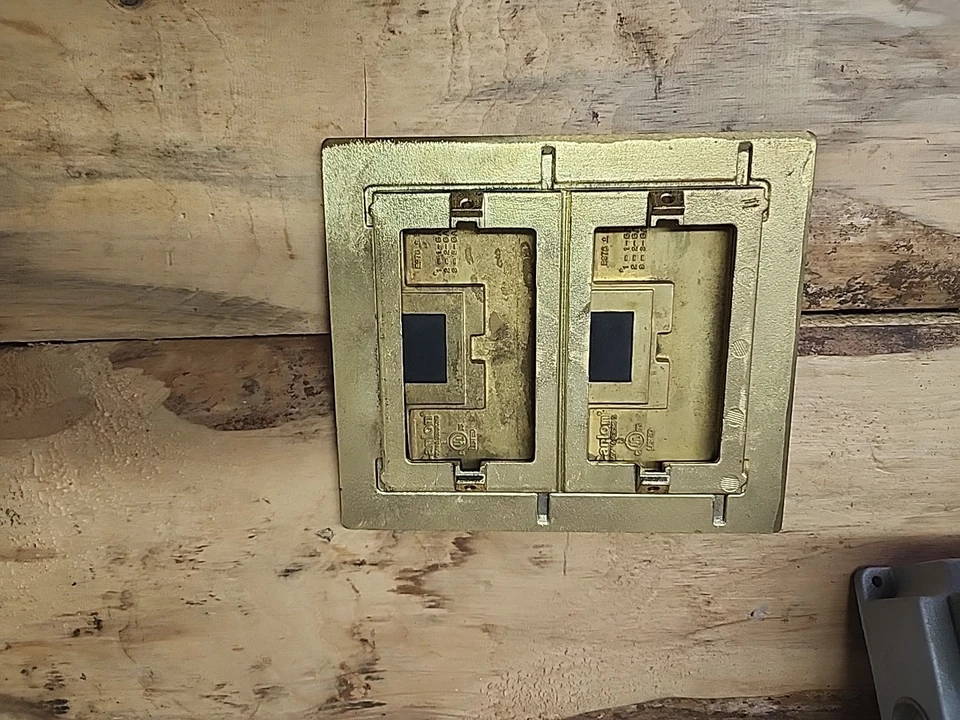 🔥 Carlon E9762BR 2-Gang Floor Box Set w/ Brass Cover + Brass Rings + Cast Iron - Image 3 of 4