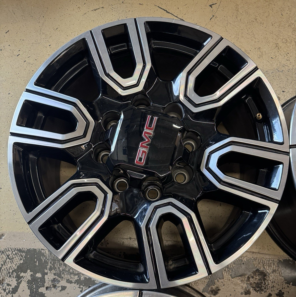 GMC Sierra Denali 2500 3500 2020-2024 OEM Wheel Rim 23377037 5950A W11061