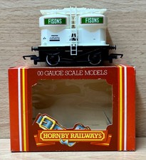 Hornby 'OO' Gauge R011 Prestwin "Fisons" Twin Silo Wagon Boxed.