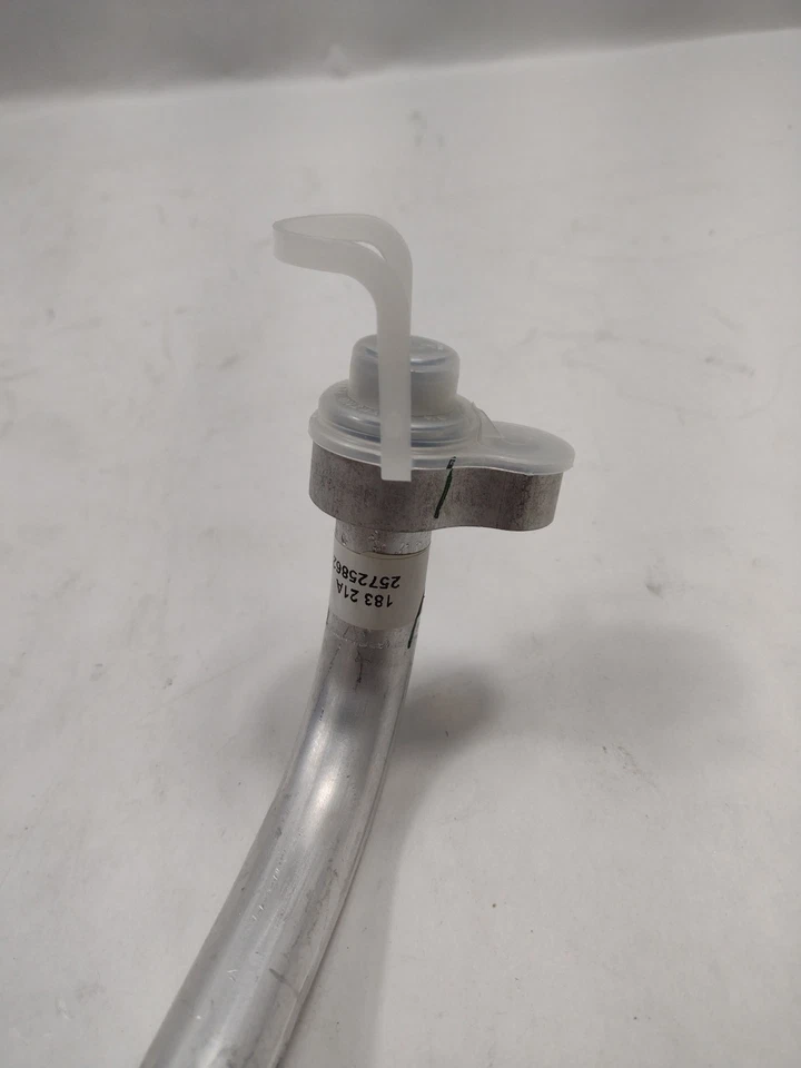 Manguera de succión de refrigerante de aire acondicionado GM 25725862 genuina OEM 25725862 Foto 3 de 4