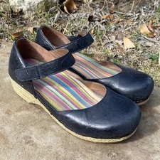 Dansko Mary Jane clogs size 39 comfort arch support cushioned pebbled leather