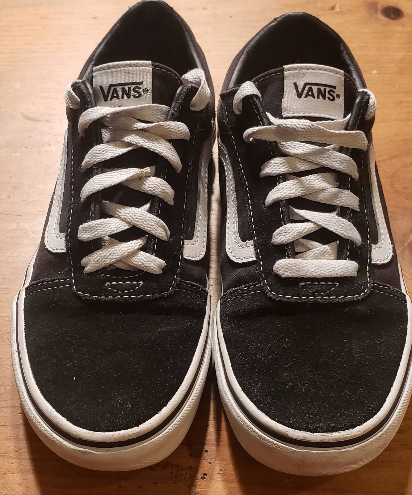 VANS CLASSIC PELLE SCAMOSCIATA BASSA BIANCO E NERO GIOVENTÙ 5 UNISEX