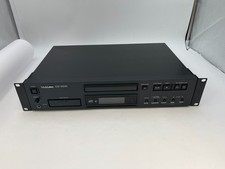 TASCAM CD-200iL PROFFESIONAL CD PLAYER w/ LIGHTNING AND 30 PIN iPOD DOCK