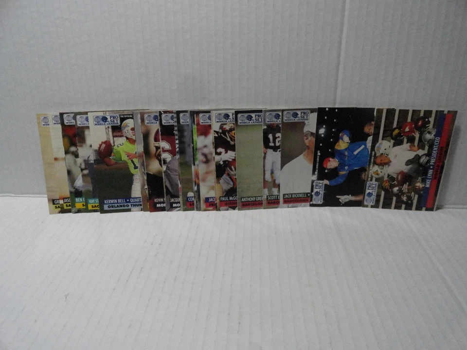 1991 PRO SET FOOTBALL CARDS - WORLD LEAUGE 32 CARD SET PLUS 10 CARD HELMET SET - Image 3 of 4