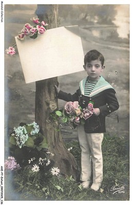 AXEP7-0559-KIND - Ein Kleiner Junge Und Blumen