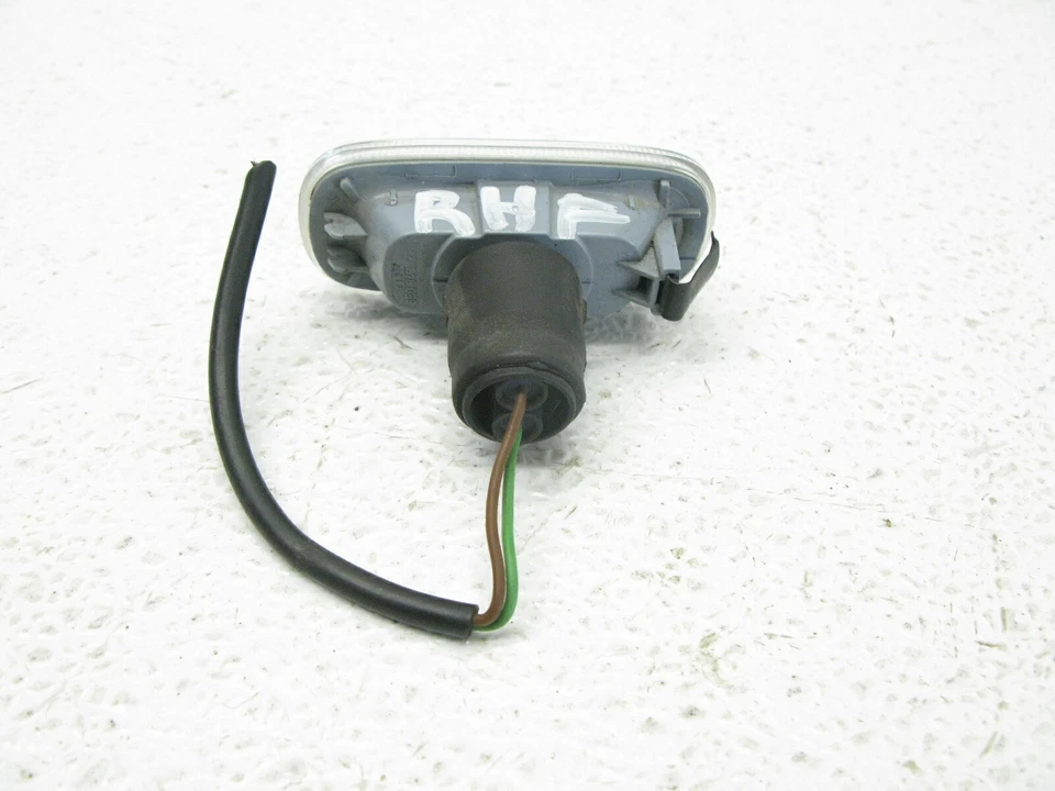02-09 AUDI B7 A4 OEM FENDER SIDE MARKER TURN SIGNAL LIGHT LEFT OR RIGHT 060821R - Image 3 of 4