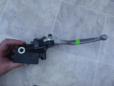 1990 Kawasaki ZX1000B Ninja K719-1) front right brake master