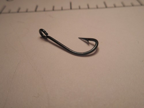 100 MUSTAD #18 CHIAVE MOSCA/ESCA MARCA KIRBY GANCI MARE ANELLI BLU GAMBO CORTO 2321 - Foto 3 di 4