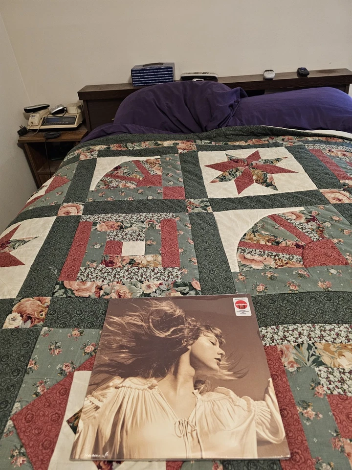 TAYLOR SWIFT FEARLESS(TAYLOR'S VERSION) VINYL(3 RED VINYL LP'S) TARGET SEALED - Image 3 of 4