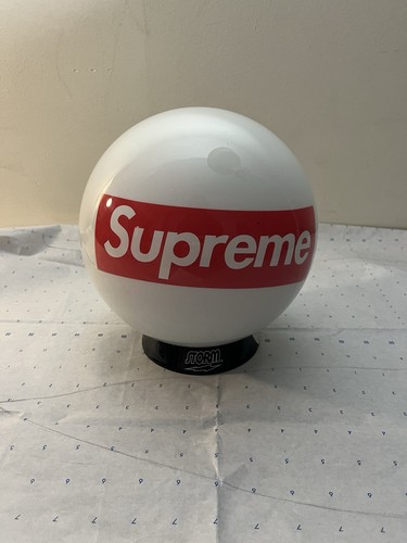 SUPREME STORM BOWLING BALL Medium New York White - Damaged box - Picture 1 of 3