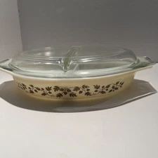 Pyrex Golden Acorn Gold Leaf Divided Casserole (#063) Bake 1.5 Qt W/Lid *chip