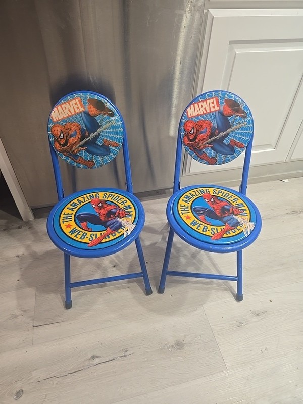2007 Marvel Spider-Man Idea Nuova Kids Locking Folding Chairs